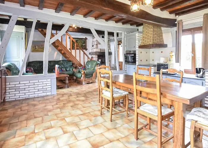 2 Bedroom Lovely In Holiday home