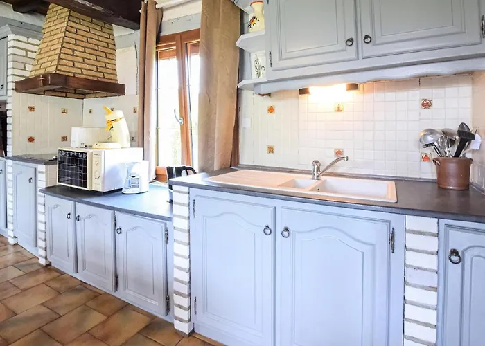 2 Bedroom Lovely In Holiday home